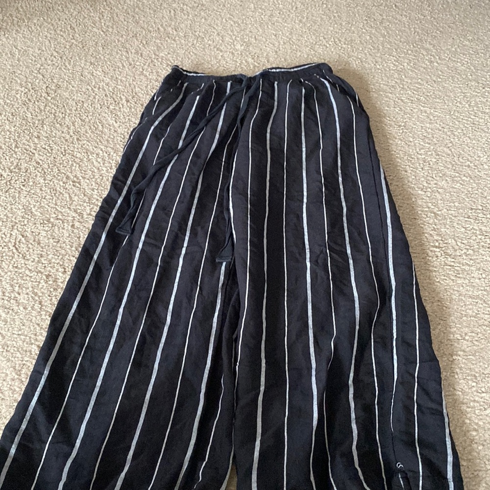 Lack and grey wide leg pants